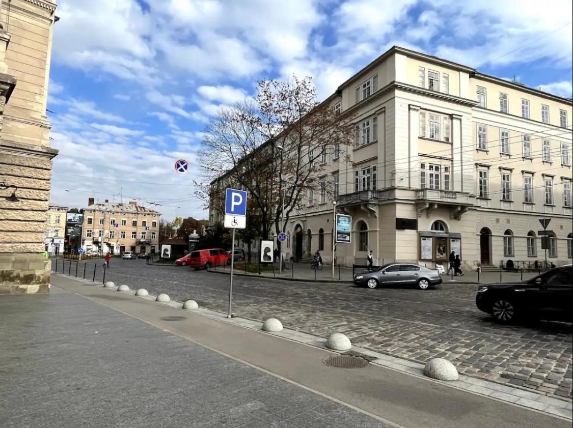 Sweet Home Near Opera House Lviv Eksteriør bilde